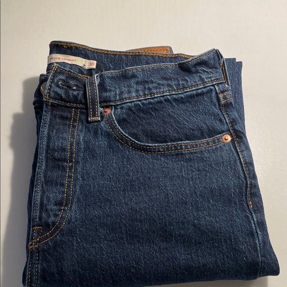 Woman’s Levi's Dark Blue Straight Jeans - Picture 3 of 4
